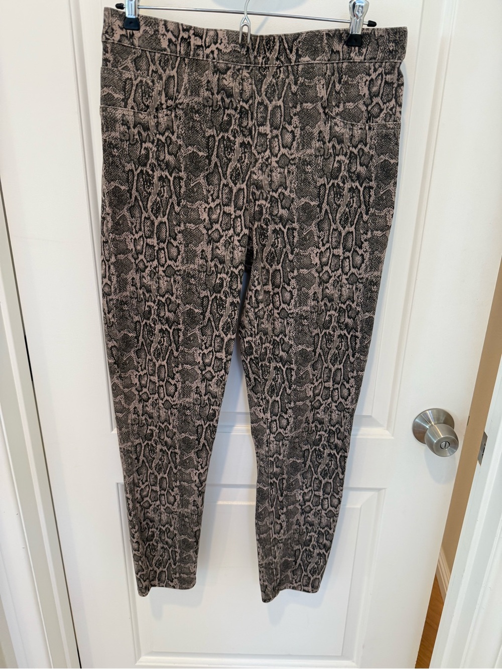 SPANX Snake Print Skinny Pants in Gray and Black
